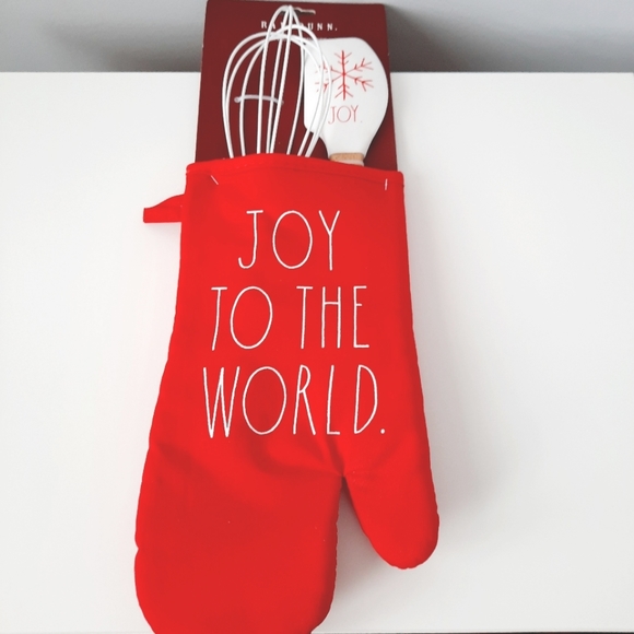 NWT Rae Dunn Christmas oven mit set